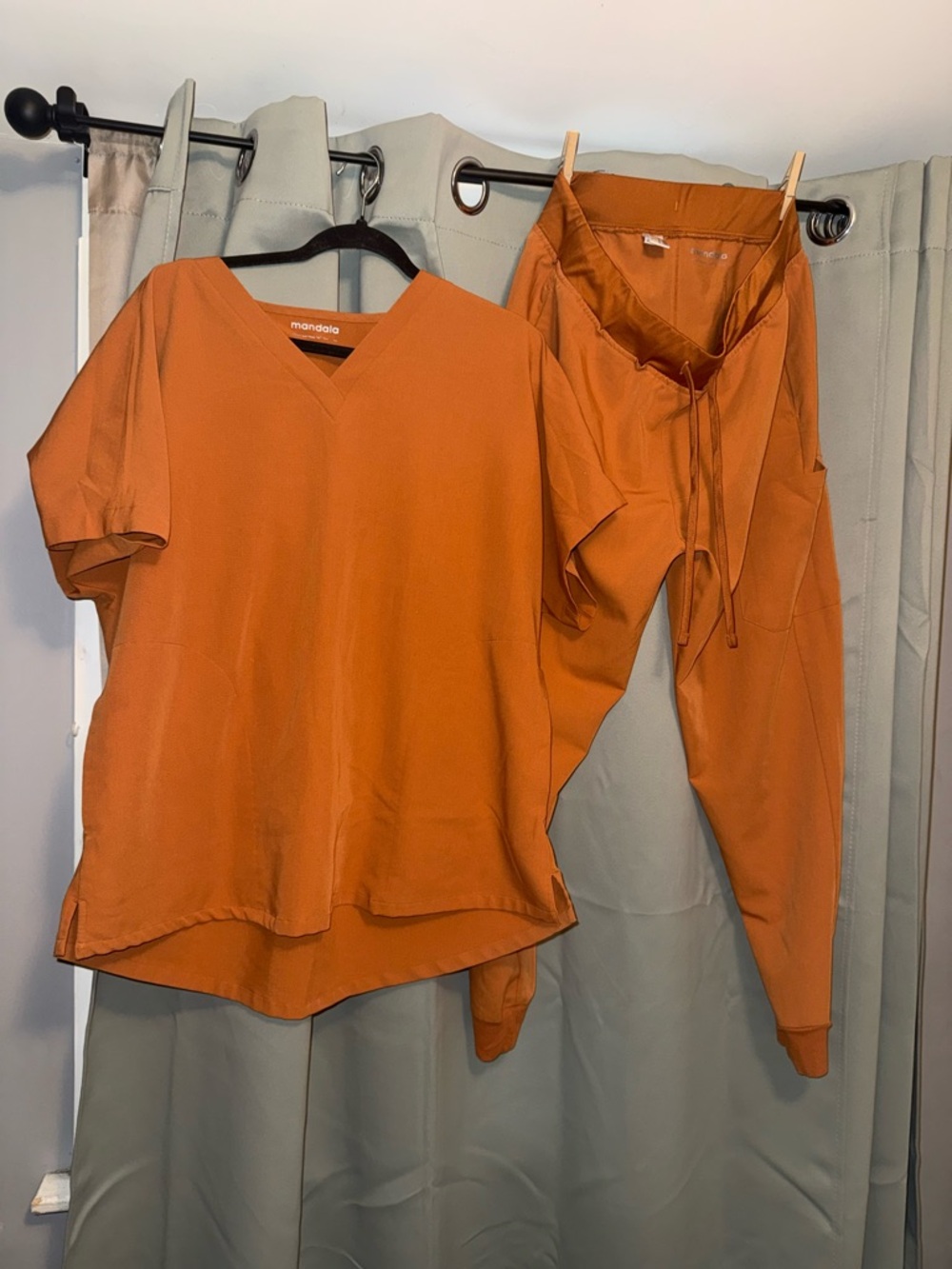 Mandala Women's Burnt Orange Two-Piece Scrub Set - V-Neck Top & Joggers